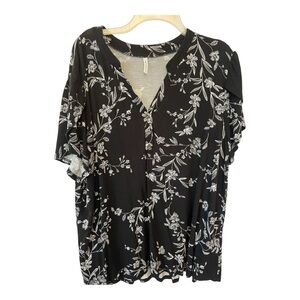 Black and White Boxy Polo Blouse with Short Sleeves
